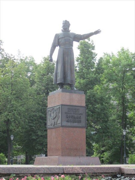 103.Памятник Минину